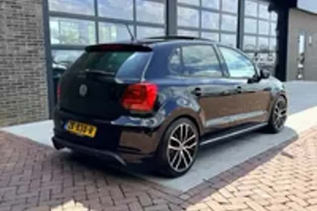 Volkswagen Polo (2016) thumbnail 2