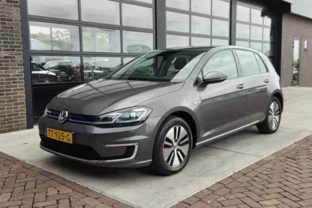 Volkswagen E-Golf (2018) thumbnail 1