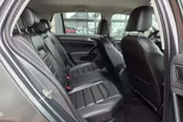 Volkswagen E-Golf (2018) thumbnail 3