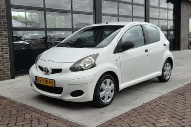 Toyota Aygo (2011) thumbnail 1