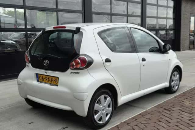 Toyota Aygo (2011) thumbnail 6