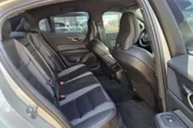 Volvo S60 (2019) thumbnail 3