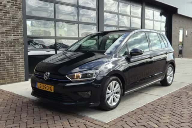 Volkswagen Golf (2016) thumbnail 1