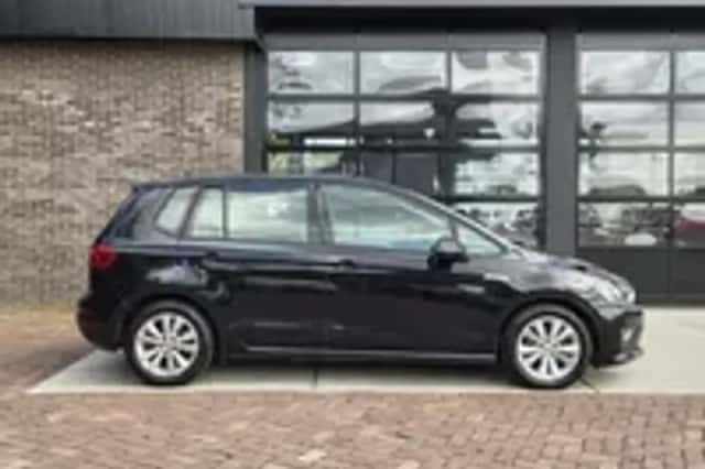 Volkswagen Golf (2016) thumbnail 4