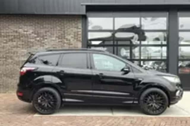 Ford Kuga (2017) thumbnail 4