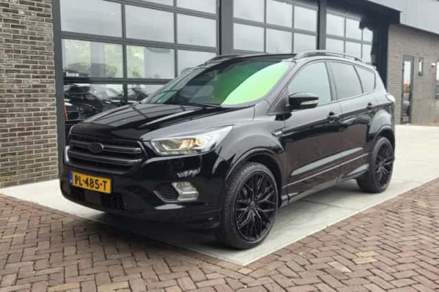 Ford Kuga (2017) thumbnail 1