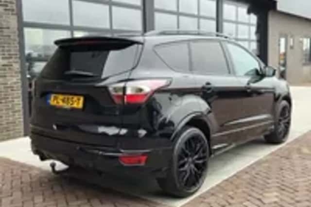 Ford Kuga (2017) thumbnail 2