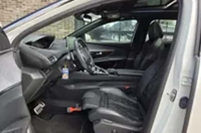 Peugeot 3008 (2019) thumbnail 4