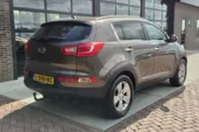 Kia Sportage (2012) thumbnail 2