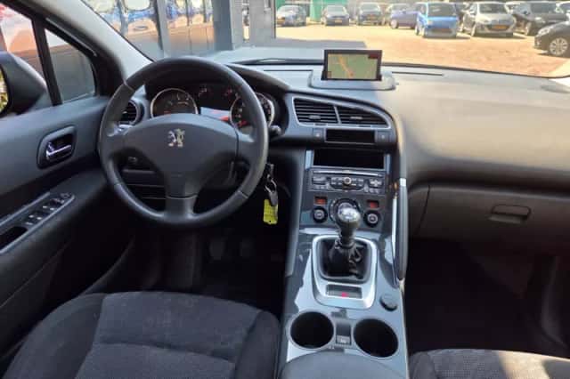 Peugeot 3008 (2010) thumbnail 3