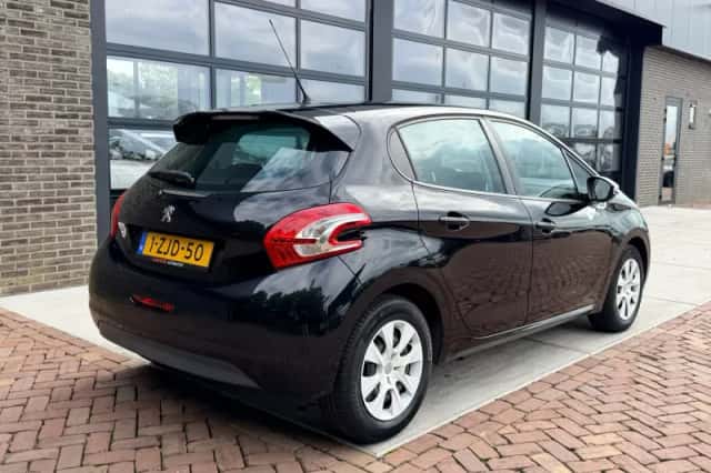 Peugeot 208 (2015) thumbnail 2