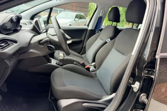 Peugeot 208 (2015) thumbnail 4