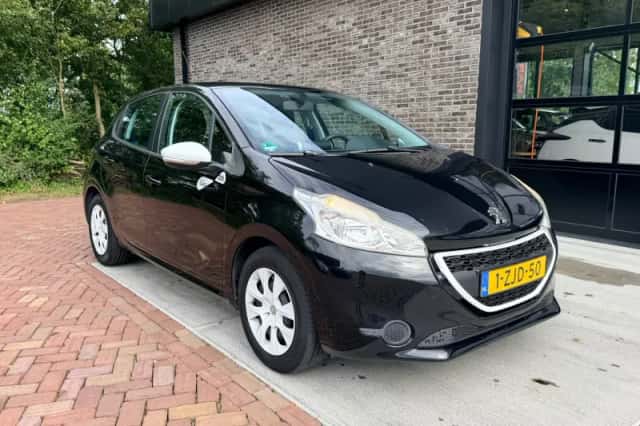 Peugeot 208 (2015) thumbnail 5