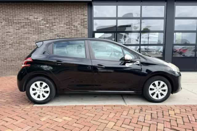 Peugeot 208 (2015) thumbnail 6