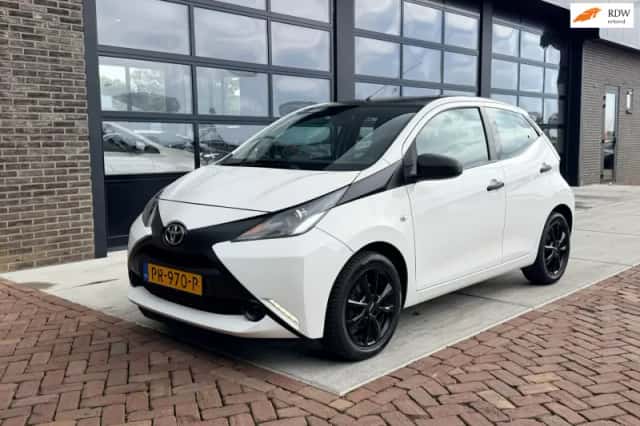 Toyota Aygo (2017) thumbnail 1