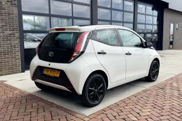 Toyota Aygo (2017) thumbnail 2