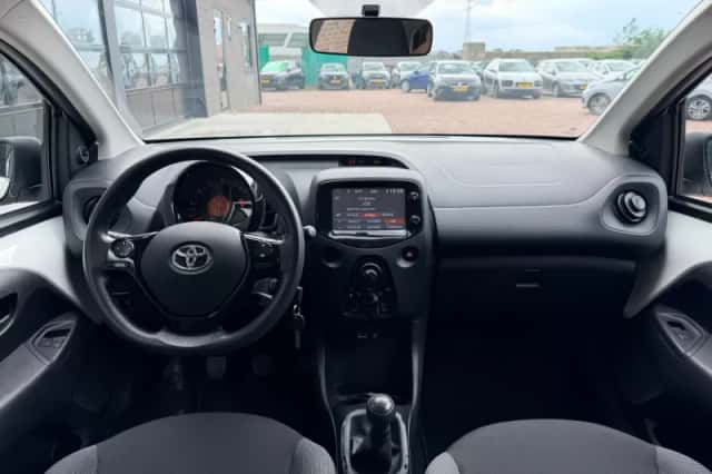 Toyota Aygo (2017) thumbnail 3
