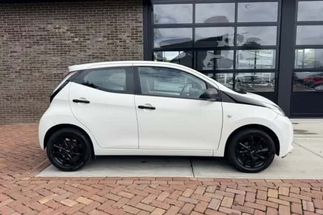 Toyota Aygo (2017) thumbnail 6