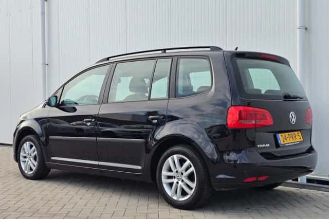 Volkswagen Touran (2010) thumbnail 5