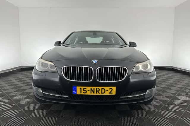 BMW 5-Serie (2010) thumbnail 2