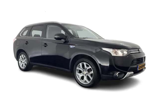 Mitsubishi Outlander (2015) thumbnail 1