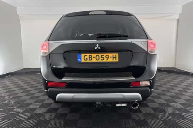 Mitsubishi Outlander (2015) thumbnail 6