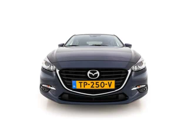 Mazda 3 (2018) thumbnail 2