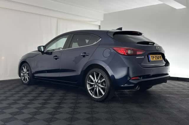 Mazda 3 (2018) thumbnail 5