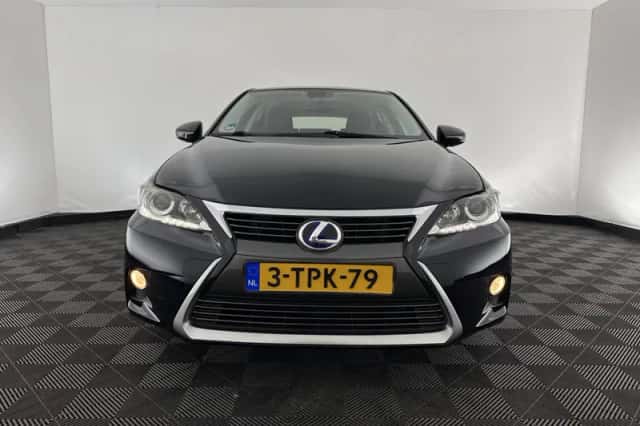 Lexus CT (2014) thumbnail 3