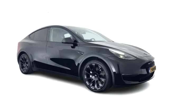 Tesla Model Y (2024) thumbnail 1