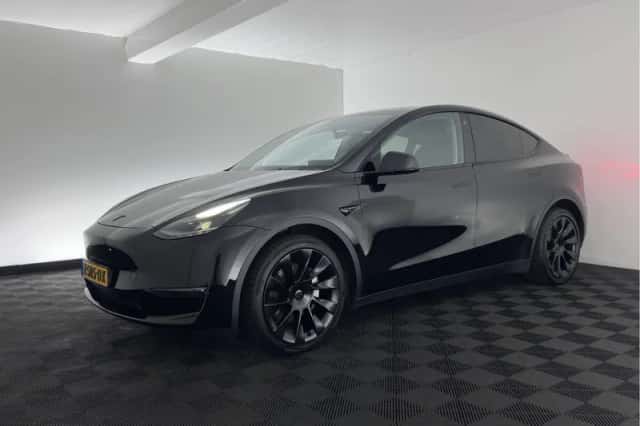 Tesla Model Y (2024) thumbnail 4