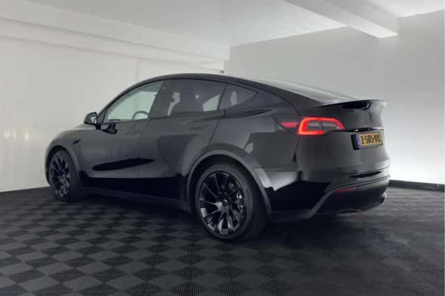 Tesla Model Y (2024) thumbnail 5