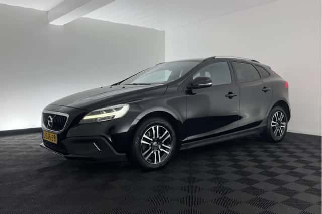 Volvo V40 Cross Country (2016) thumbnail 4