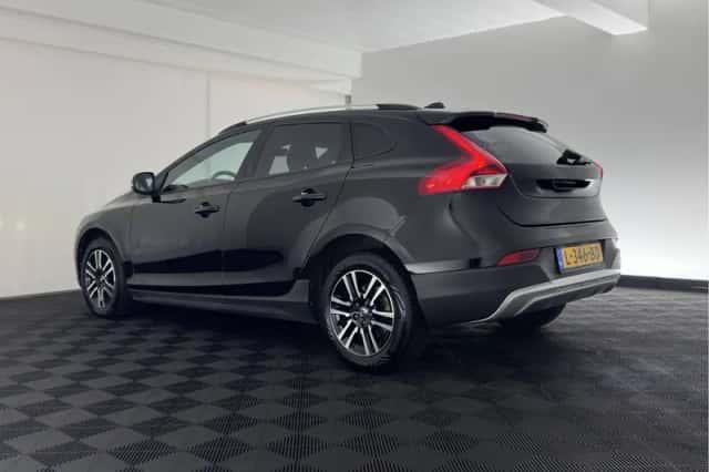 Volvo V40 Cross Country (2016) thumbnail 5