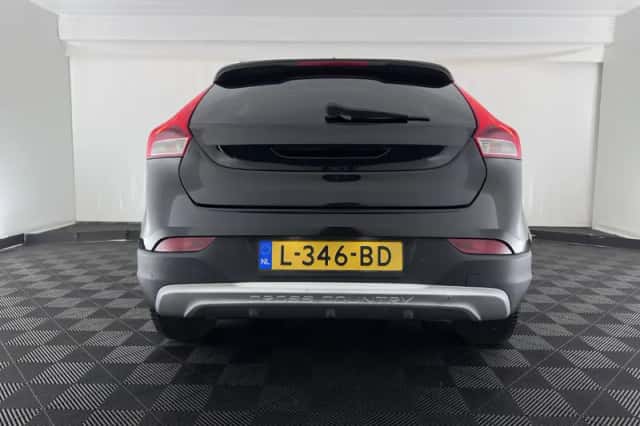 Volvo V40 Cross Country (2016) thumbnail 6