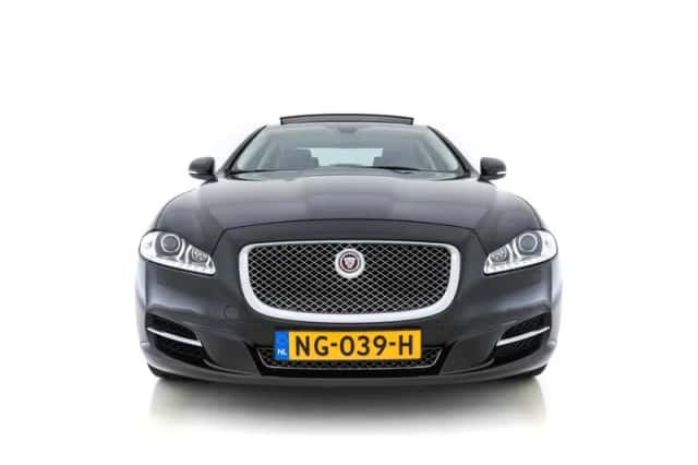 Jaguar XJ (2015) thumbnail 3