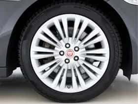 Jaguar XJ (2015) thumbnail 30