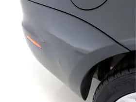Jaguar XJ (2015) thumbnail 39