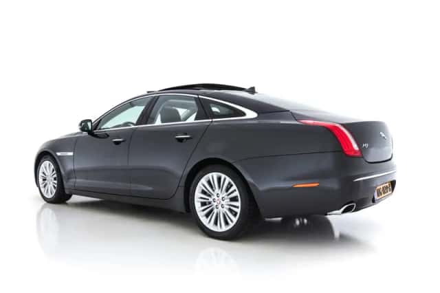 Jaguar XJ (2015) thumbnail 5