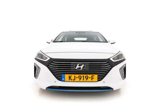 Hyundai Ioniq (2016) thumbnail 3