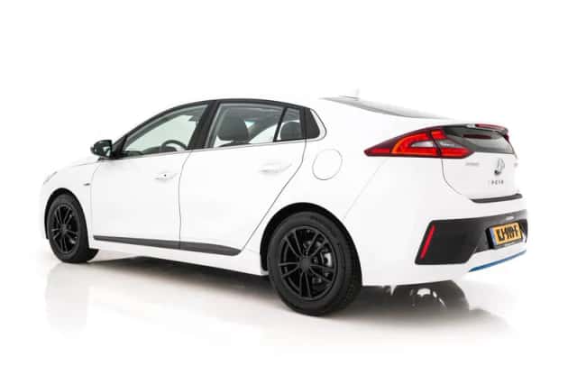 Hyundai Ioniq (2016) thumbnail 5