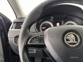 Škoda Octavia (2018) thumbnail 18