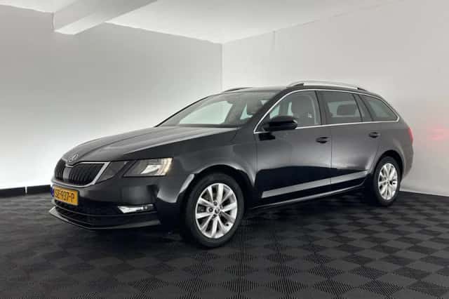Škoda Octavia (2018) thumbnail 3