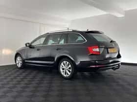 Škoda Octavia (2018) thumbnail 4