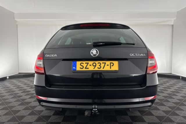 Škoda Octavia (2018) thumbnail 5