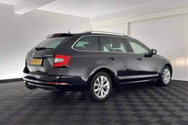 Škoda Octavia (2018) thumbnail 6