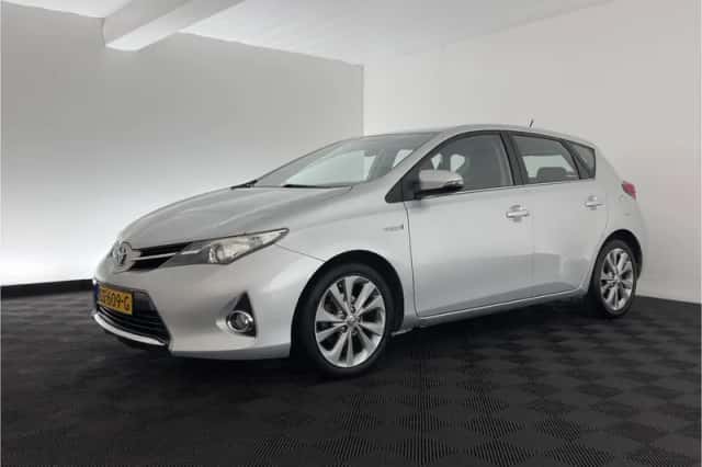 Toyota Auris (2014) thumbnail 4