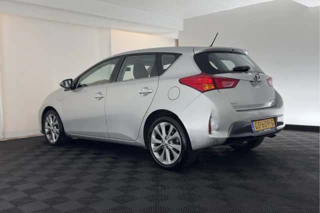 Toyota Auris (2014) thumbnail 5