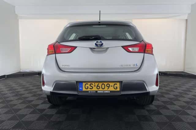 Toyota Auris (2014) thumbnail 6