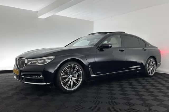 BMW 7-Serie (2017) thumbnail 4